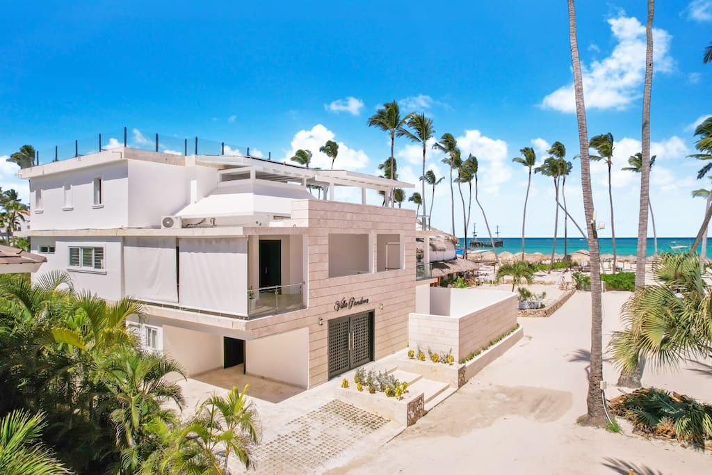 Amazing Beachfront Villa Pandora – Luxury Beachfront Villa in Los Corales, Bavaro - Villas in Punta Cana