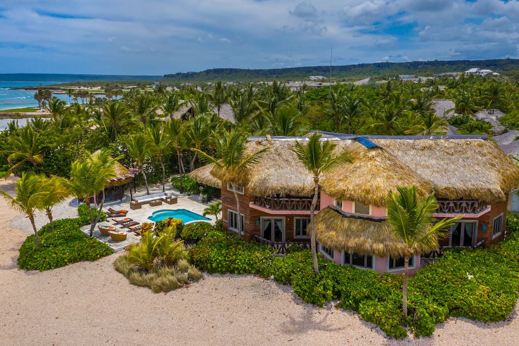 Amazing oceanfront Cap Cana villa for rent – Pool, chef, butler, maid, Eden Roc Beach Club access - Villas in Punta Cana