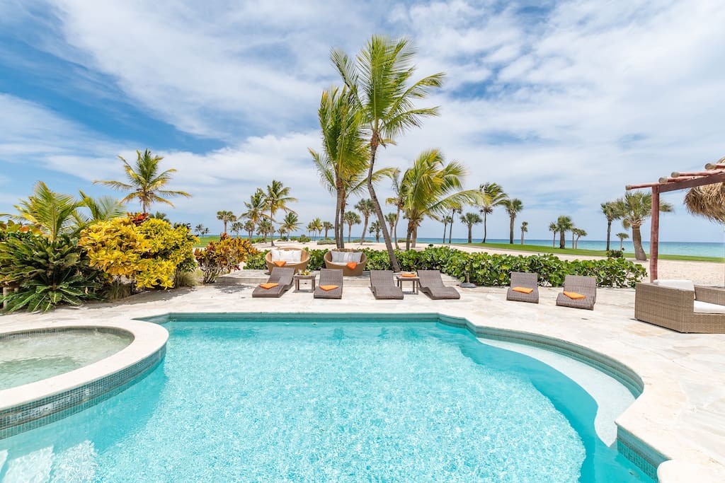 Amazing oceanfront Cap Cana villa for rent – Pool, chef, butler, maid, Eden Roc Beach Club access - Villas in Punta Cana