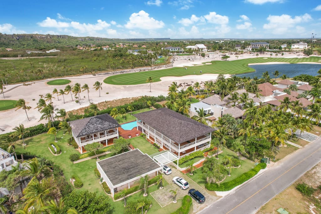 Amazing Ocean View Villa in Caleton, Cap Cana – 5-star Service and Luxurious Amenities - Villas in Punta Cana