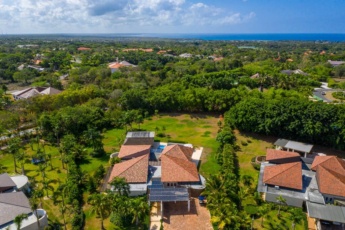 Luxurious 5-bdr villa at Casa de Campo – with pool, jacuzzi, games, hibachi, staff